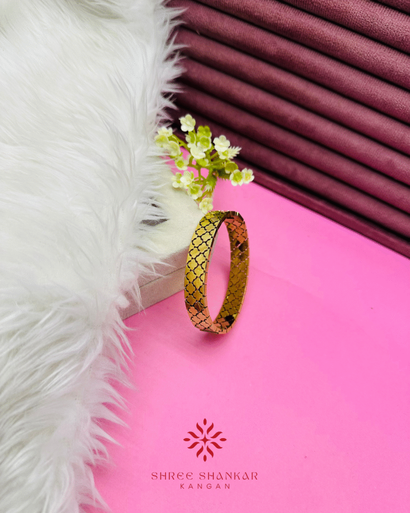 Quatrefoil Bangle