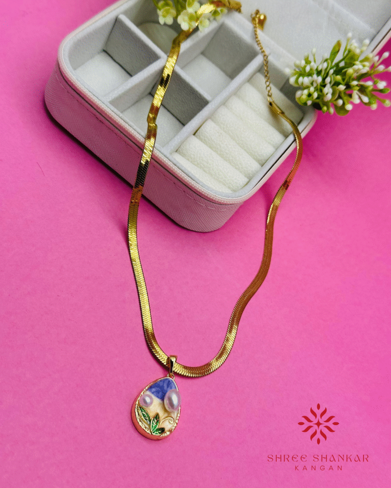 Pearl with leaf chain