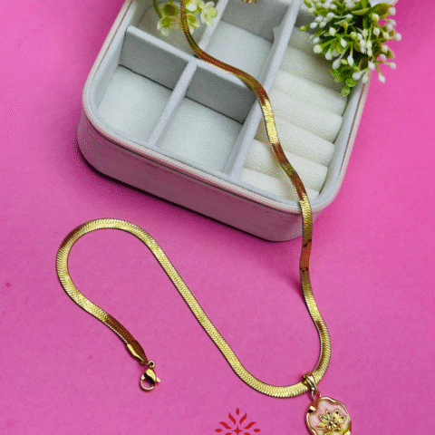 Golden lotus chain