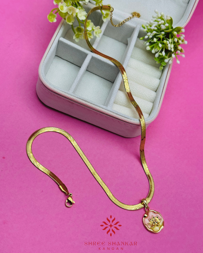 Golden lotus chain