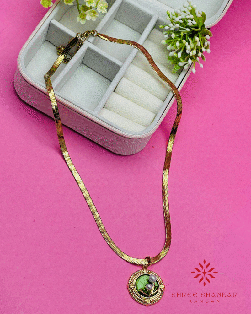 Green urban pearl chain