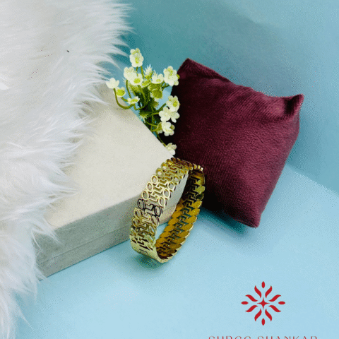 Corner Leaf Bangle