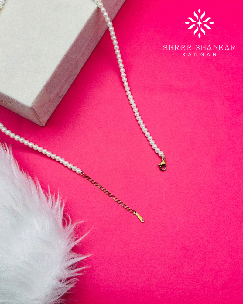 Bow Pearl Choker