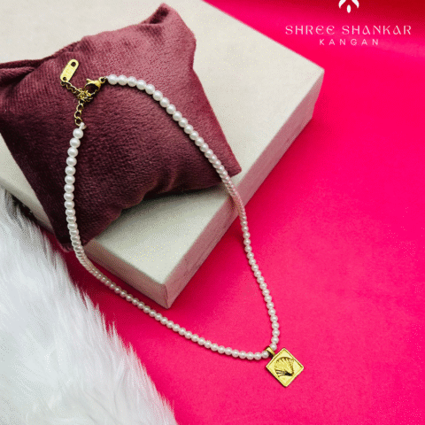 Square Pearl Choker