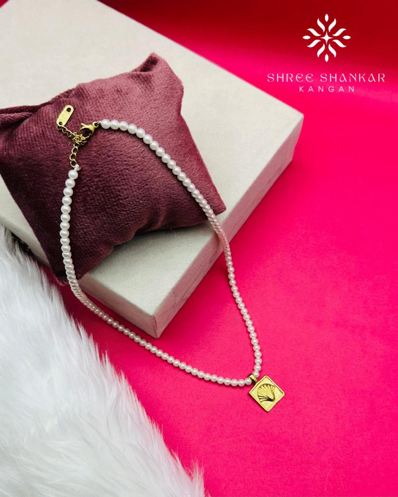 Square Pearl Choker
