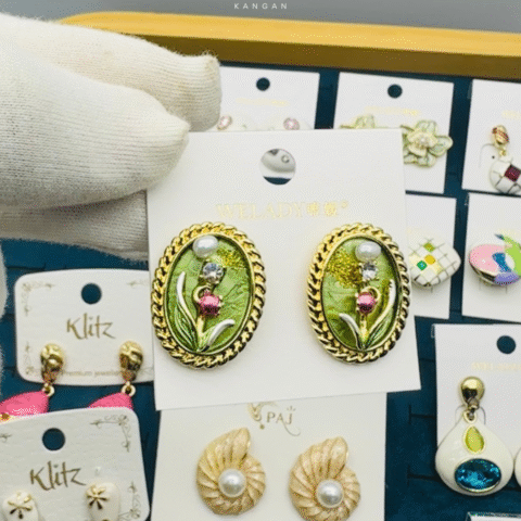 Oval Green Earrings